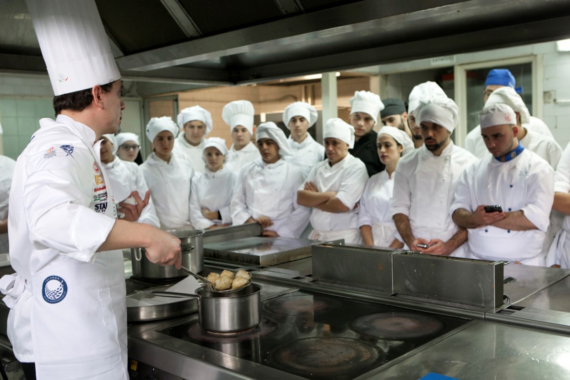 Italian chefs learn about the Icelandic cod