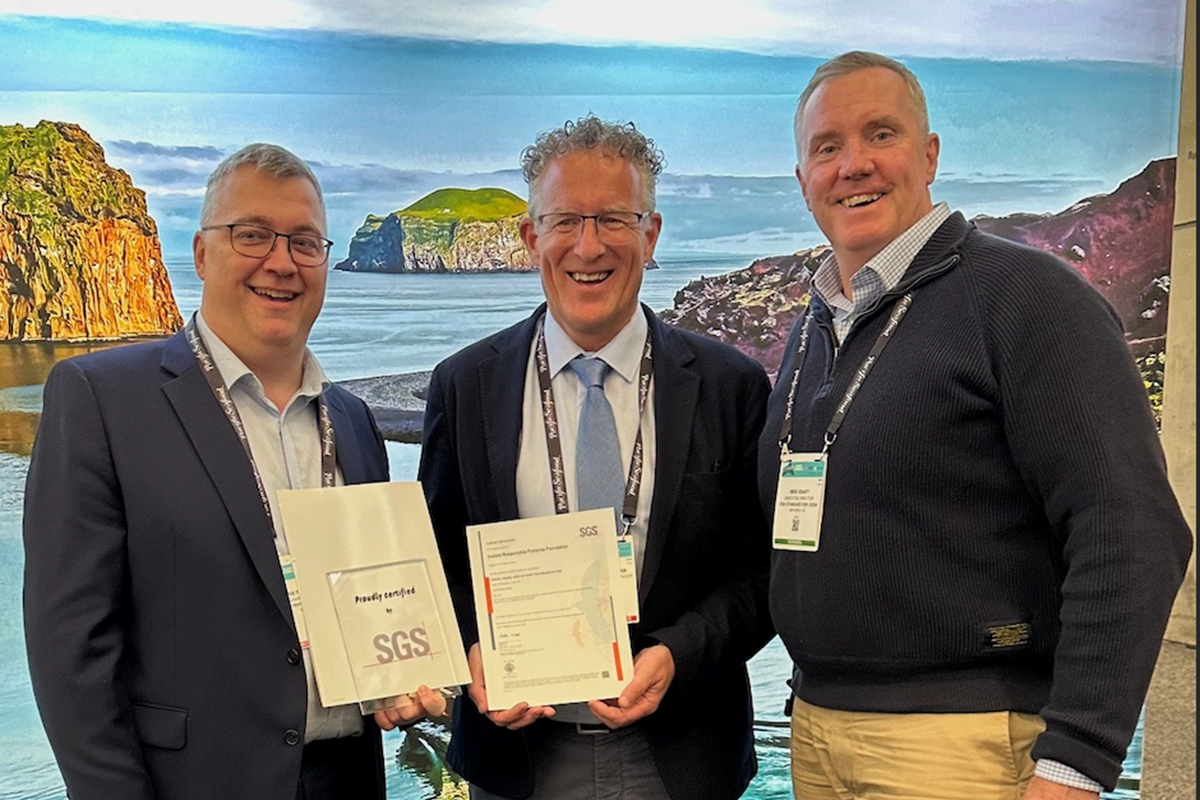 SGS afhenti Ábyrgum fiskveiðum ses. (IRF) skírteini sem staðfestir að vinnuumhverfi áhafna fiskiskipa SFS og LS uppfylli kröfur staðalsins FISH Standard for Crew