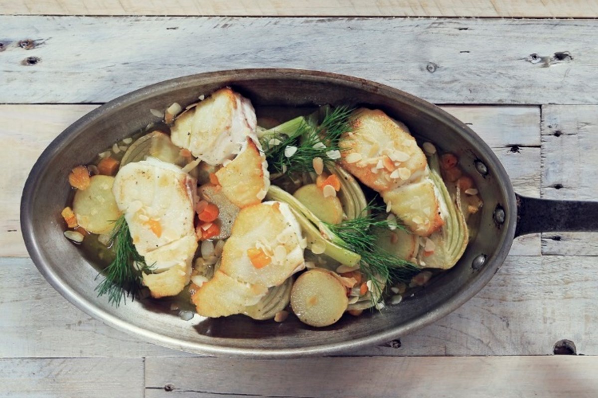 Baked cod with fennel, apricots and flaked almonds