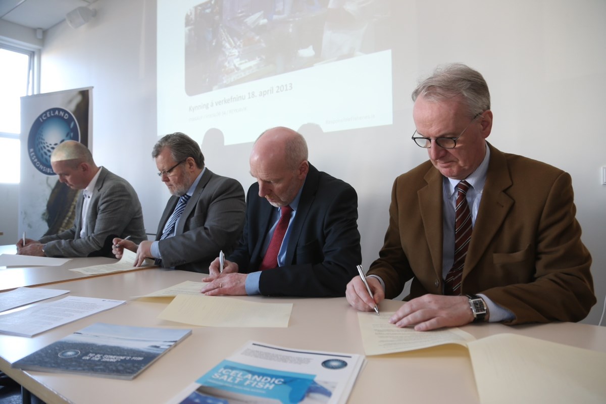 Samningur um saltfiskinn undirritaður